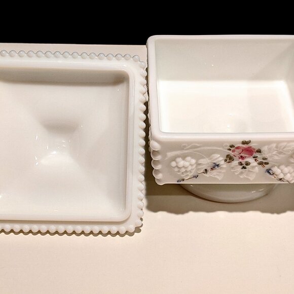 Westmoreland “Beaded Grape” Hand Painted Milk Glass Trinket Box - Picture 7 of 9